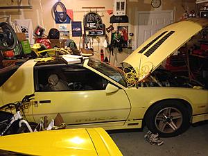 just got 88 yellow iroc vert can anyone run vin for me? pics up-start.jpg