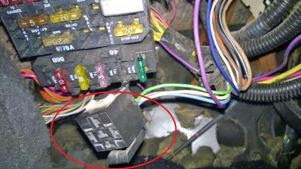 Need help identifying plug under dash & buzzer - Third ... 1998 buick regal fuse box diagram 