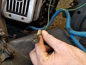 Green wire coming out behind engine near heater box...?-20180421_173414.jpg