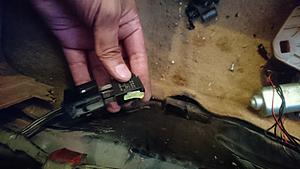 need help finding "inline" fuse for hatch pull down unit-dsc_0065.jpg