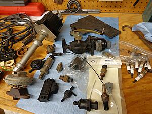 Lots of fuel, ignition, and sensor parts from 1992 L98 Trans Am-yqitbnu.jpg