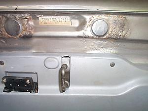 Fix rust under hatch lid or leave it alone?-hatch-rust-ta-2.jpg
